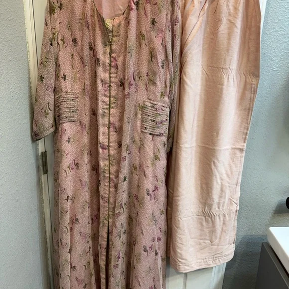 Indian/Punjabi/PakistaniPink Floral Button-Front long Dress with wide leg plazzo - Picture 3 of 9